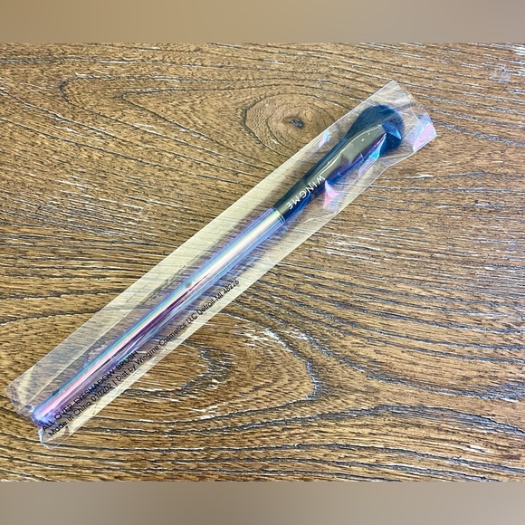 WINGME COSMETICS All Over Eyeshadow Brush - Picture 3 of 3